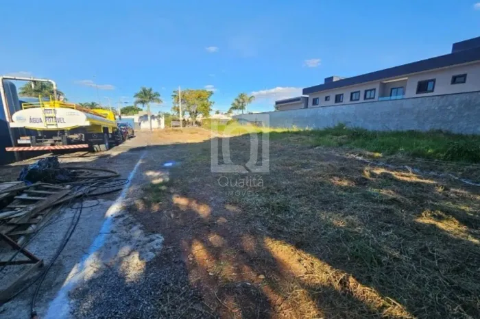 Terreno à venda em Araçoiaba da Serra-SP, 423m² de área no bairro!