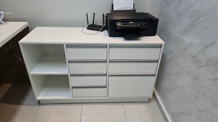 Mesa/balcão para recepção e escritório