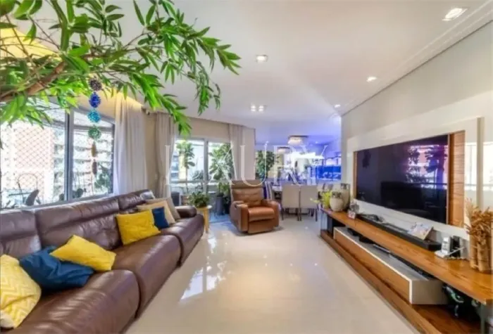 Apartamento com 147 m², 3 quartos sendo 1 suíte à venda no bairro Pinheiros.