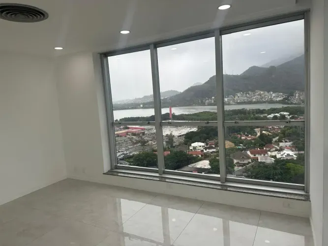 Sala/Conjunto para aluguel possui 32 metros quadrados