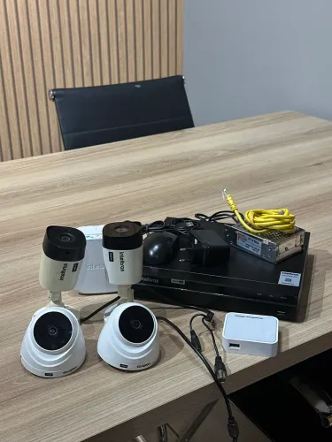 Kit Câmeras Intelbras Completo - 2 Internas + 2 Externas