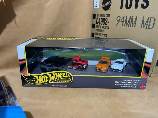 Diorama Hotwheels Premium 4 Carros Track Day