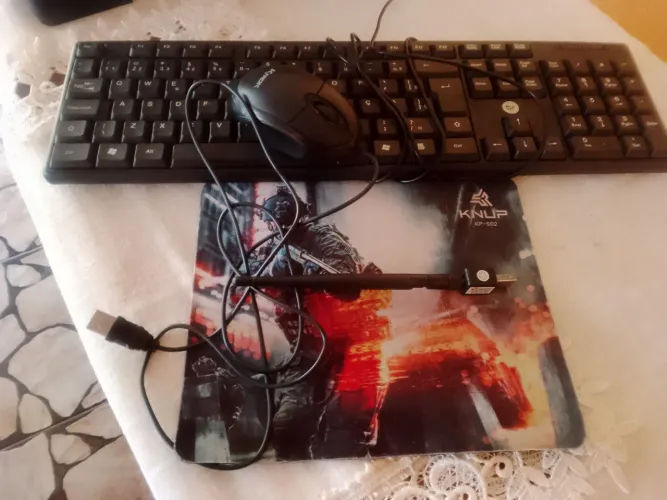 Vendo teclado+mouse+aparelho de wi fi e tapete de mouse