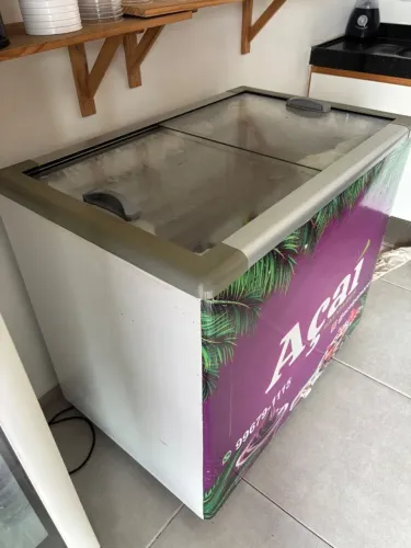 Freezer horizontal com tampa de vidro 