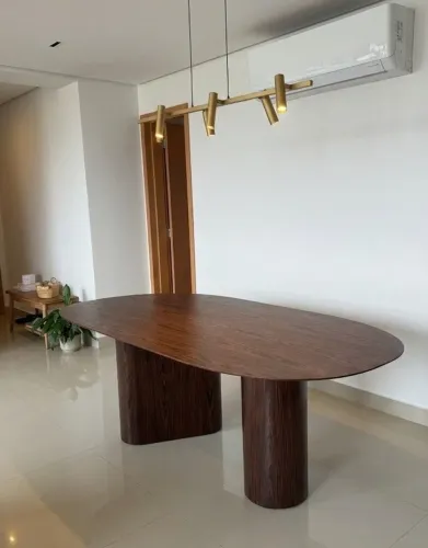 Mesa orgânica para 6 cadeiras