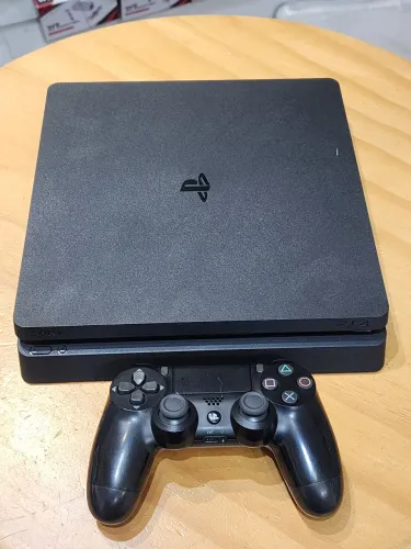 Ps4 slim com 1tb de HD E 1 controle seminovo 