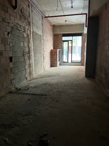 Leblon - Rua Juquiá - loja - 1a. locação 98m2 em dois pisos contrato 5 anos