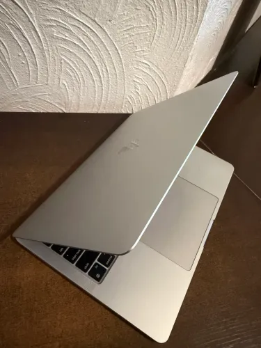MacBook Pro M2 512GB SSD 8GB | Excelente Estado