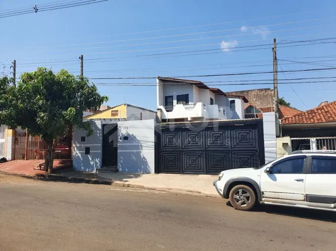 Casa Padrão à Venda em São Carlos - 3 Dormitórios e Suíte