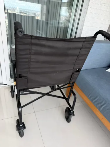 Vendo cadeira de rodas