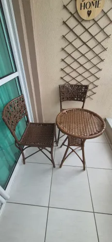 Mesa para varanda com duas cadeiras