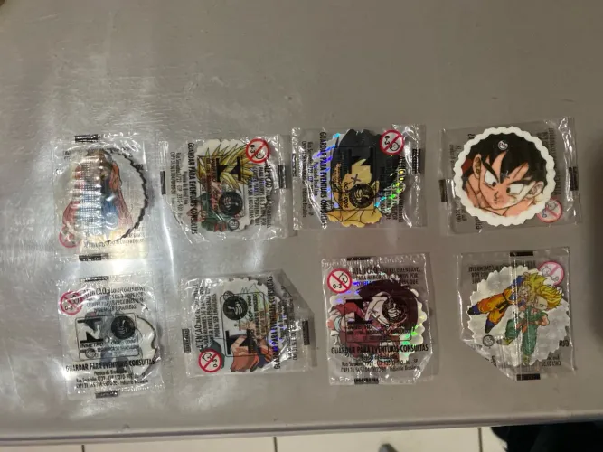 8 tazos DBZ colecionaveis