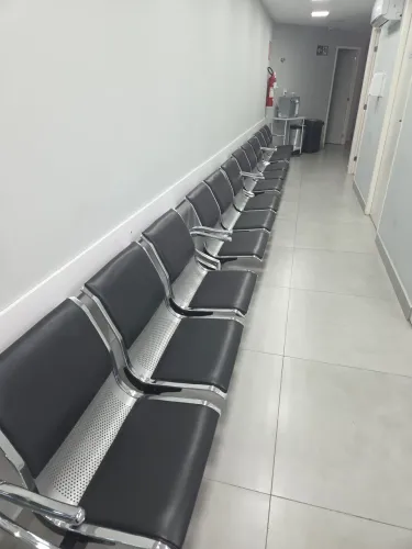 MACA MÉDICA A VENDA, 3 MACAS DE 6 GAVETAS E ARMARIO, 1 MACA GINECOLOGICA