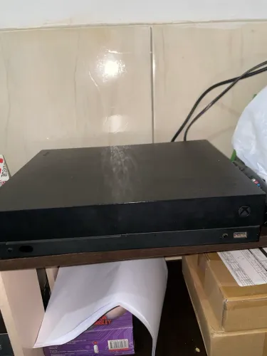 vende se Xbox one X - 1tb