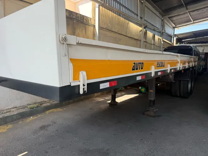 Carreta dois eixos