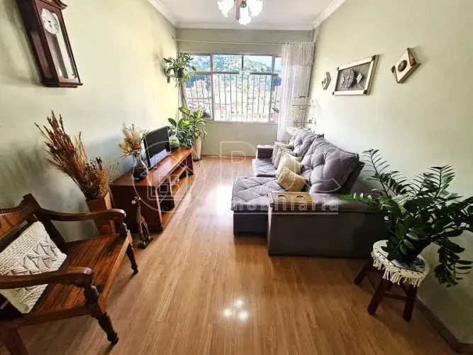 Rua Teodoro da Silva , apto 02 dormitórios e vaga de garagem