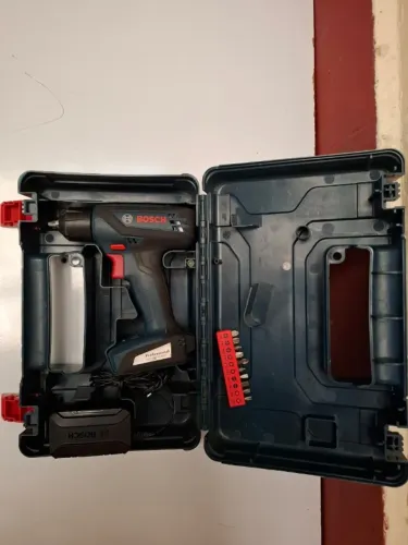 Furadeira e Parafusadeira GSR 1000 Bateria 12V Bivolt 1/4" com Maleta Bosch