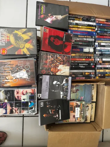 DVDs variados (filmes e clipes musicais ) 10,00 a unidade