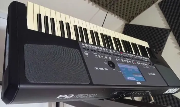 Teclado KORG PA600