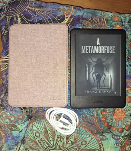 Kindle 10 Geração Excelente Estado. Capa magnética e cabo