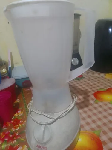 Vendo um liquidificador  
