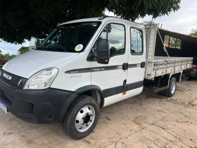 Iveco 7Ton cab.dupla comp 2014 NOVO