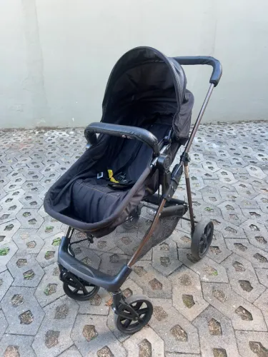 Carrinho de bebê com Moisés Galzerano