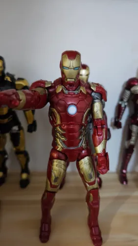 Action Figure Marvel Homem de Ferro