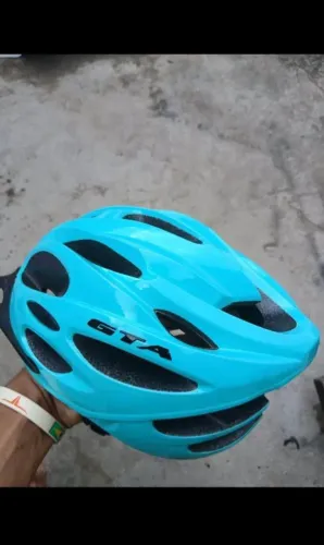 Vendo esse capacete de ciclista, usei poucas vezes, o pisca de cabeça está funcionando nor