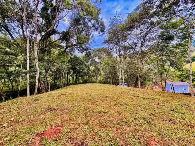 Imóvel para venda tem 3000 metros quadrados em Centro - Itapeva - MG