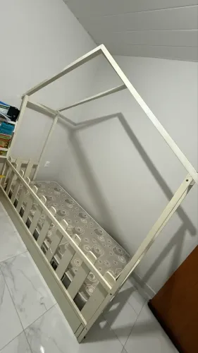 Cama montessoriana com colchão