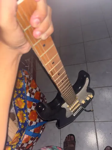Guitarra velha pra reformar