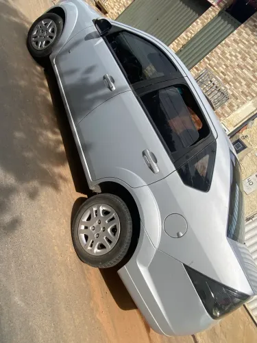 Ford Fiesta Sedan SE 1.6 8V Flex 4P 2014