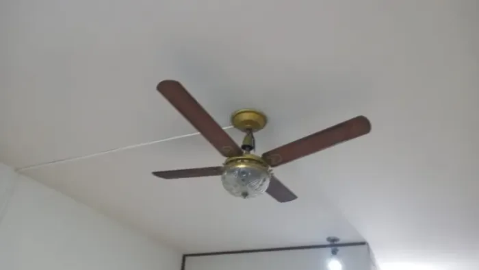 2 Ventiladores de Teto. Ventam mto o ambiente.