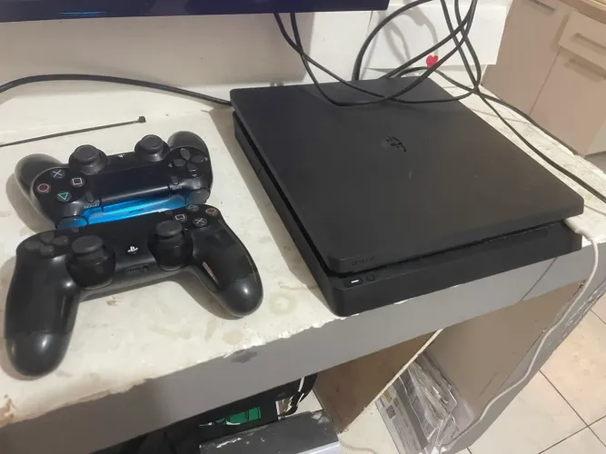 PS 4 Slim