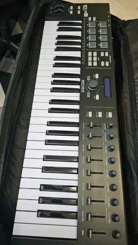 Arturia Keylab Essential 49 Mk3 Teclado Controlador Preto. Com bag.