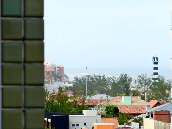 Sacada de frente a uma quadra do mar em Capão da Canoa.