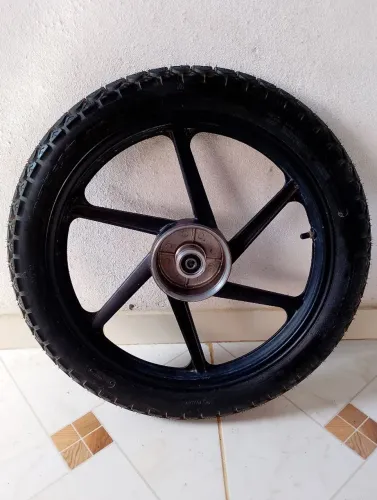 Vendo uma roda com pneu