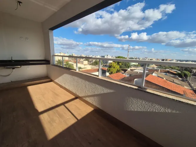 Apartamento (Padrão), com 2 quartos e 2 banheiros à Venda, 66 m² em Uberlândia/MG
