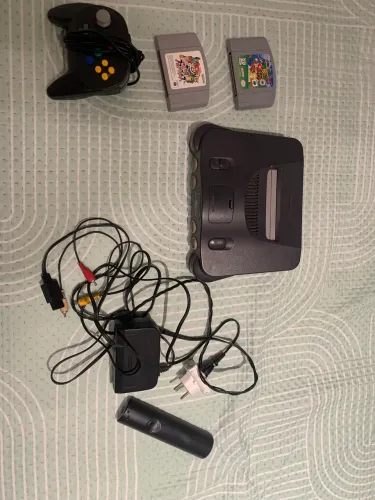 NINTENDO 64 COM 2 JOGOS