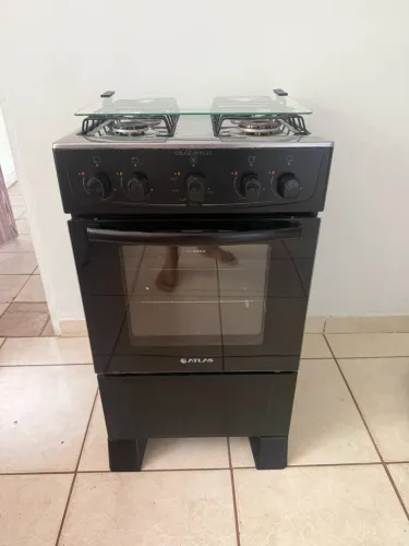 Fogão semi novo 4 bocas , entrego