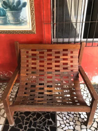 Poltrona/Cadeira de Descanso em Madeira Maciça Ripada - Ideal para Varanda e Jardim