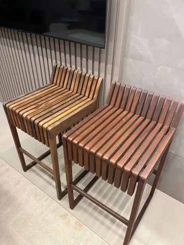 Banqueta de madeira