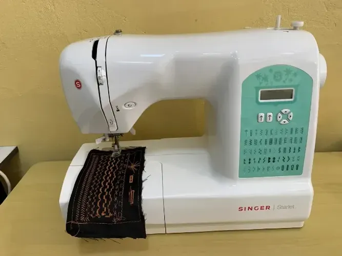 Máquina de costura Singer Starlet 6660 Nova