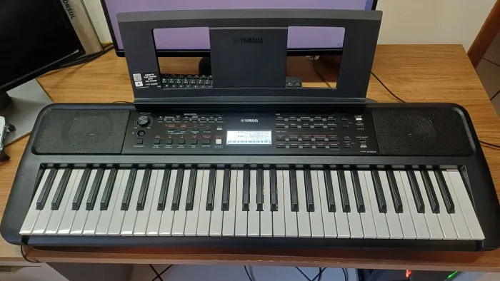 Teclado Yamaha psr e383