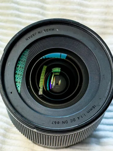 Lente SIGMA 16mm f/1.4 ? Sony E