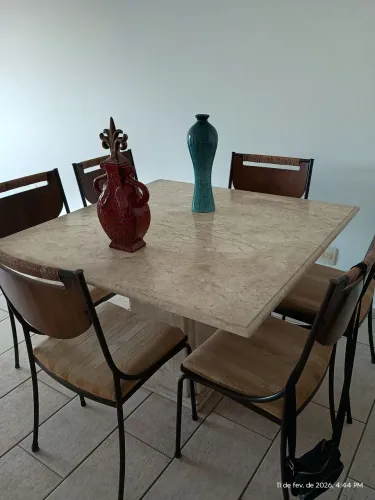 Mesa de Mármore Travertino com 6 cadeiras 