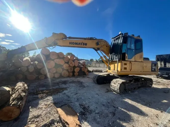 ESCAVADEIRA HIDRÁULICA KOMATSU PC 160 - ANO 2011
