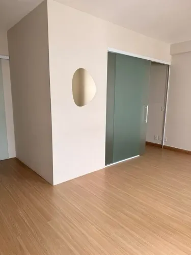 Conjunto comercial - 2 salas sendo 1 c/ sacada - Prédio com shopping e segurança - Vila Ma