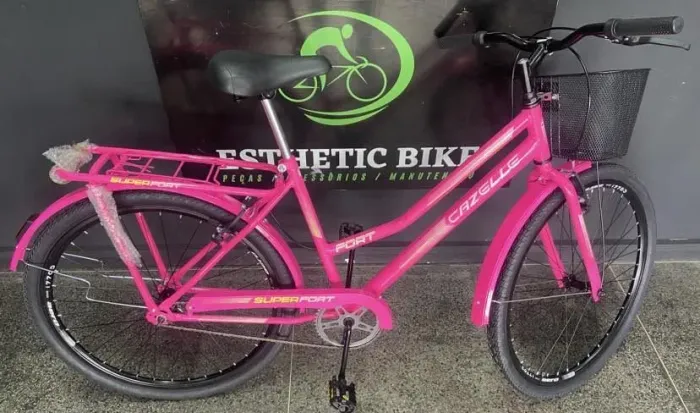 Bicicleta com cestinha e garupa rosa